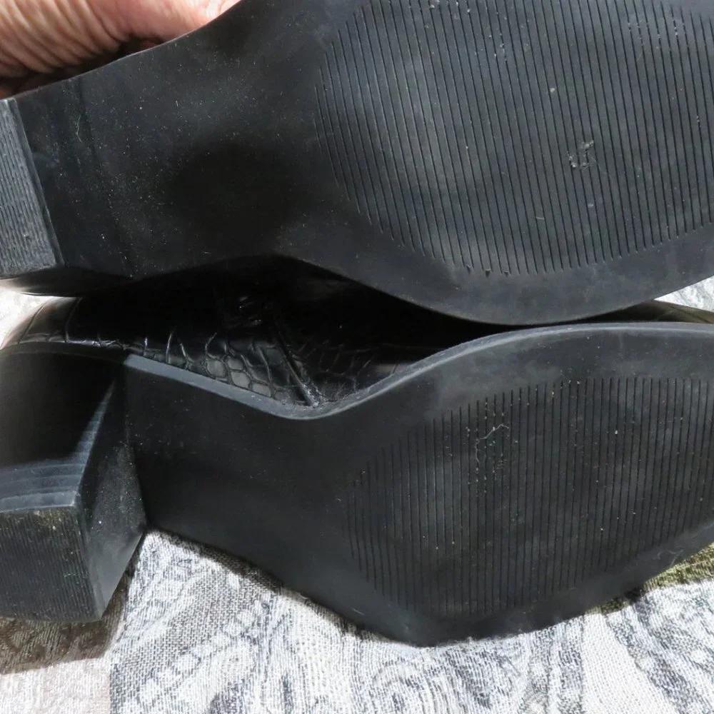 Justfab Black croc embossed Olwen Bootie Ankle boot size 10 pointed toe